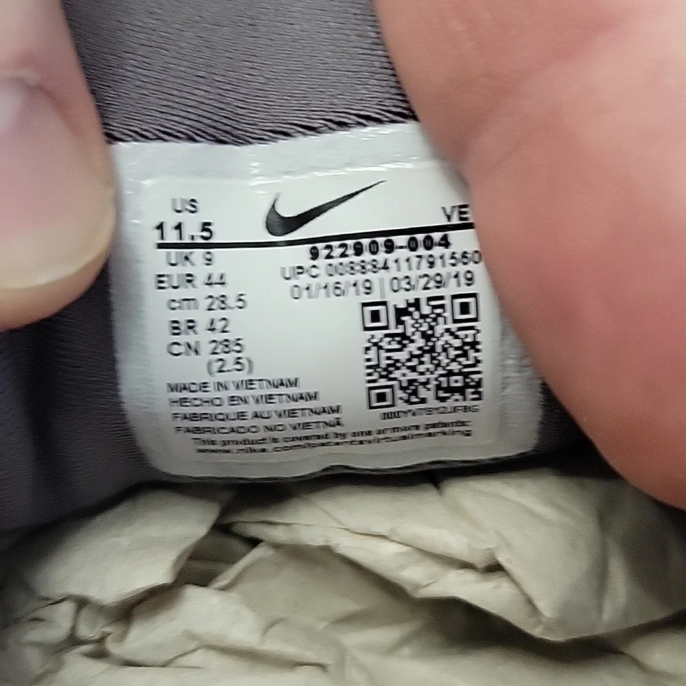 Women's Nike Air Zoom Vomero 13 Running Shoe Grey 922909-004 Size 11.5‎
